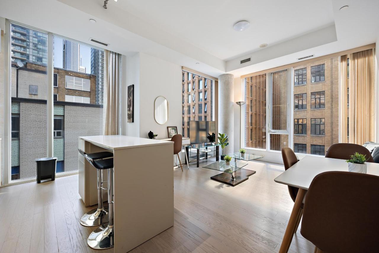 Modern Condo In The Heart Of Downtown Toronto Exterior foto